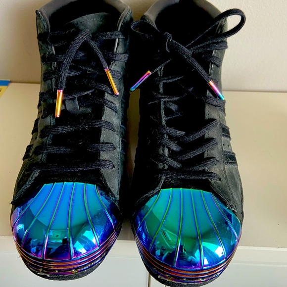 Adidas high tops - Picture 1 of 2